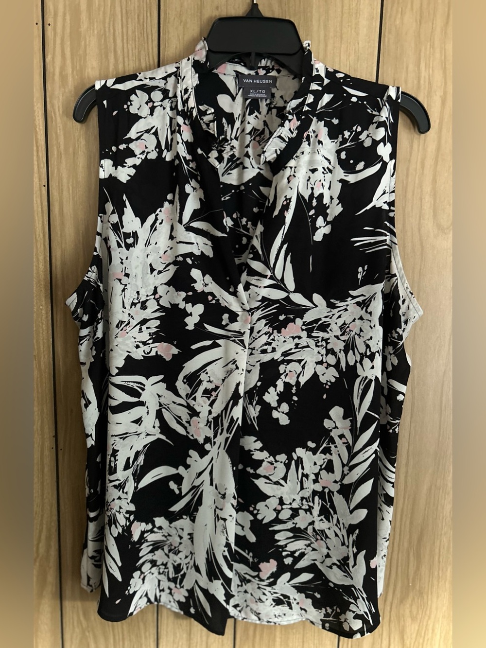 Van Heusen white and black floral sleeveless blouse size XL